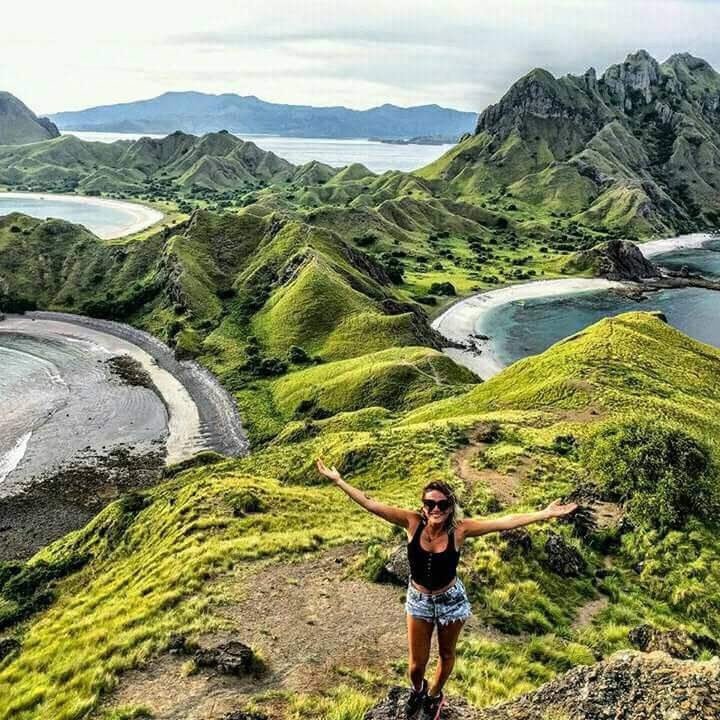Caroussel de photos montrant les activités pendant la croisière vers les îles Komodo.