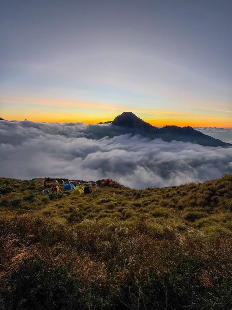 Climbing Mount Rinjani,Lombok - unforgettable adventure 