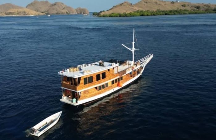 Komodo island tour 3 days 2 night phinisi boat