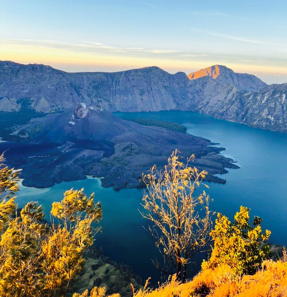 Rinjani treking package 3 days 2 night summit ,2 days 1 night summit, Sembalun routes