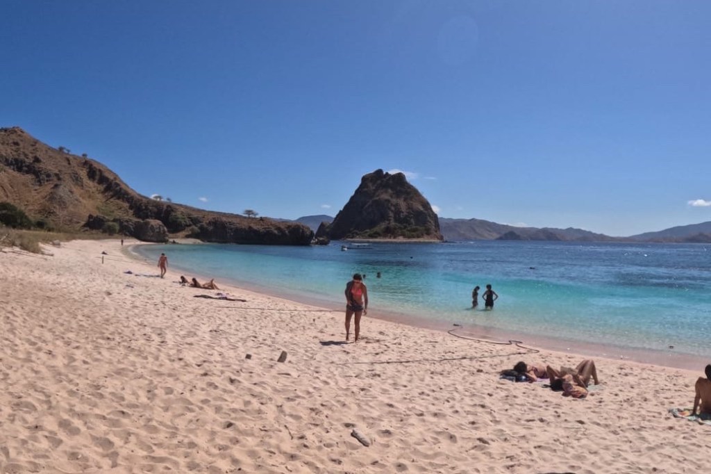 Komodo trip itinerary 4 days 3 night,Flores-manjarete island