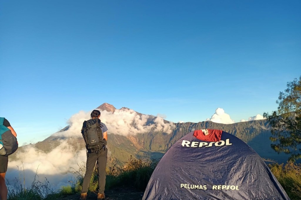 Rinjani trekking package Lombok Indonesia,Senaru routes