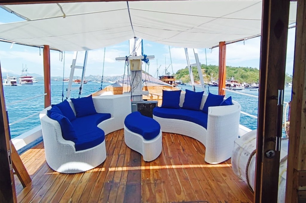 Komodo island tour package best price guarantee from Lombok and Labuan bajo by klm arumi