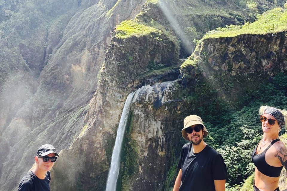 3 days 2 nights mountain rinjani treking adventure start from Senaru finish Torean,Lombok-indonesia