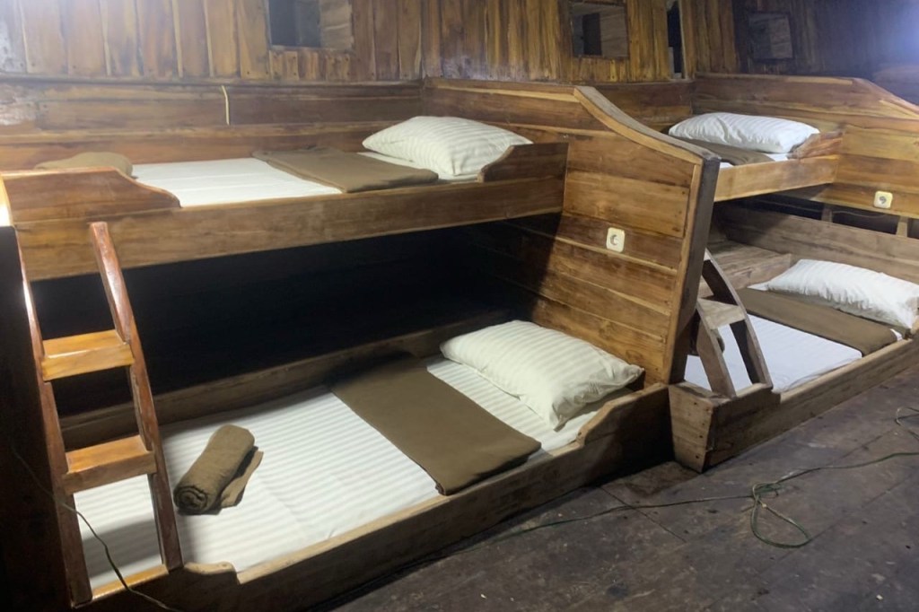 Four days phinisi cruise to Komodo island with Caesar ,flores-labuan bajo Indonesia 