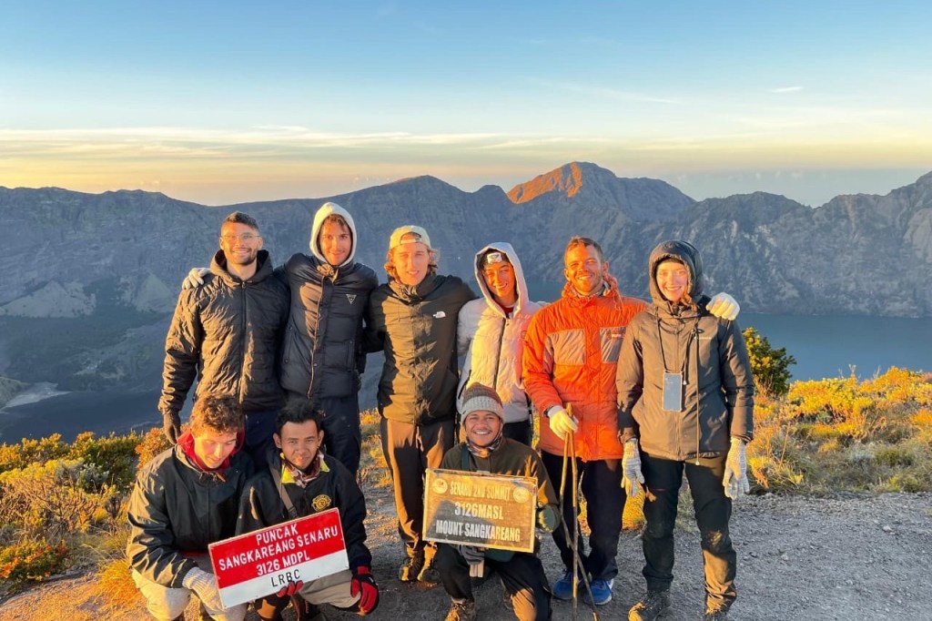 Summit Mount Rinjani 3 days 2 nights Sembalun to Senaru,Lombok -Indonesia